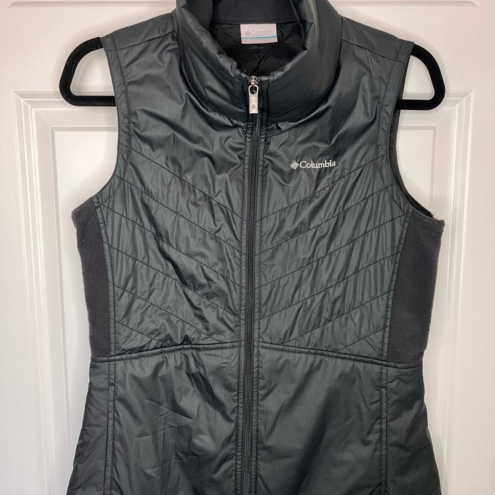 Columbia Women's Shiny Black Lightweight Puffer Vest